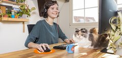 Kundenservice HO Frau mit Katze
