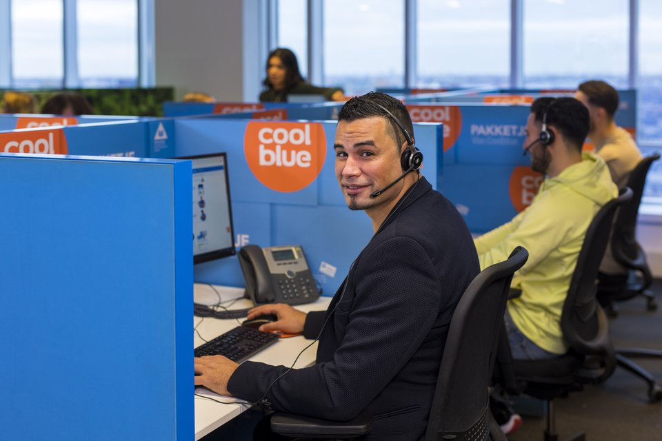 NL-Klantenservice-Zakelijk.JPG Coolblue Klantenservicemedewerker
